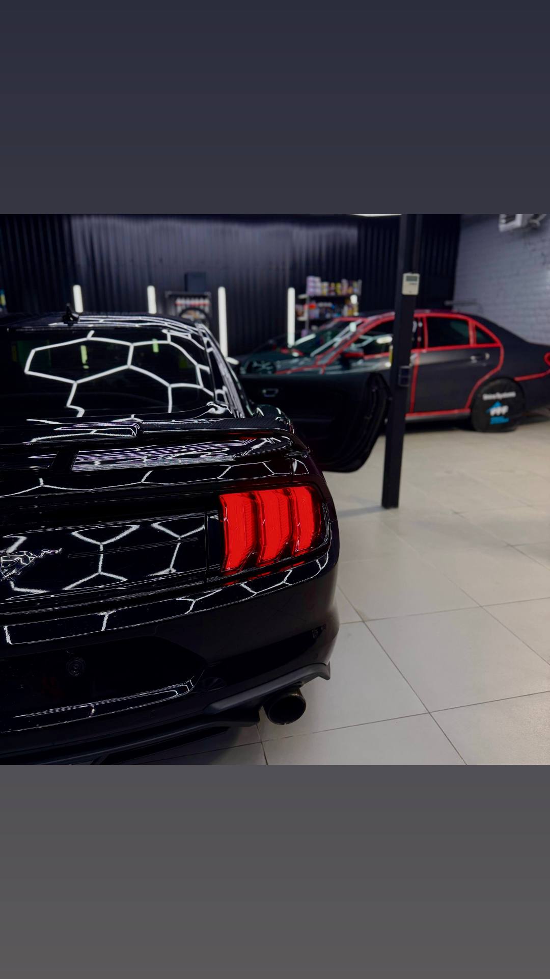 Задняя часть Ford Mustang в студии GOOD GRIP